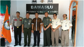 Sejumlah narasumber yang hadir dalam kegiatan diskusi kepemiluan tentang Pengawasan Berbasis Teknologi Informasi, di Hotel Harper Mangkubumi Yogyakarta, Kamis (21/4)